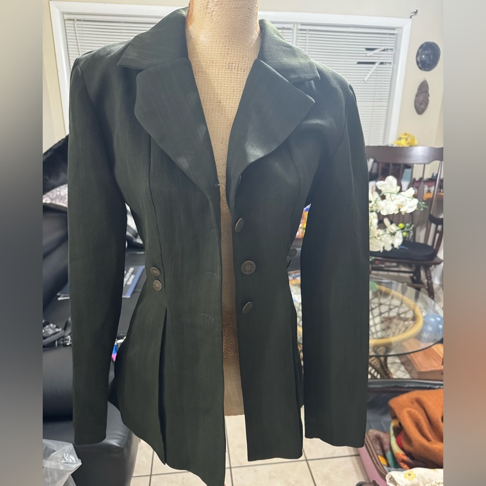 Vintage dark green blazer. Size 5/6.